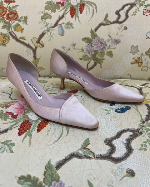 Manolo Blahnik Pinky Gray Satin Curved Heels with Rounded Toes