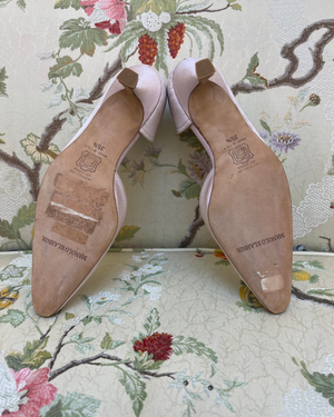 Manolo Blahnik Pinky Gray Satin Curved Heels with Rounded Toes